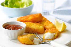 Plate with fish fingers and sauce.