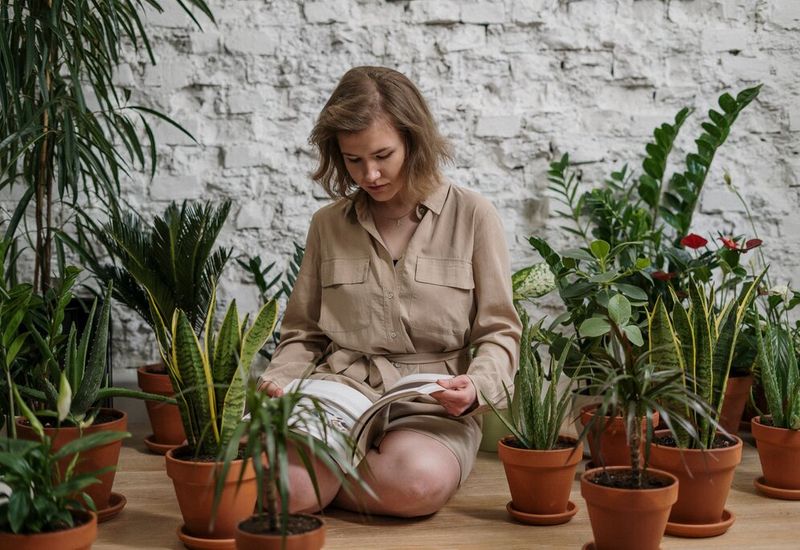 plants student reading